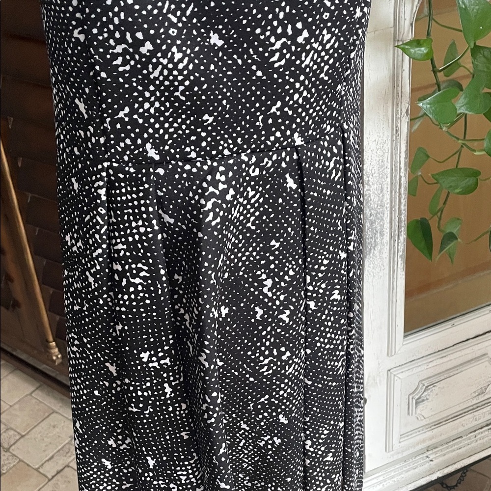 NWT $208 Romeo Juliet Fit Flare Black and White Dress Scuba Feel Pockets Medium - Picture 7 of 11